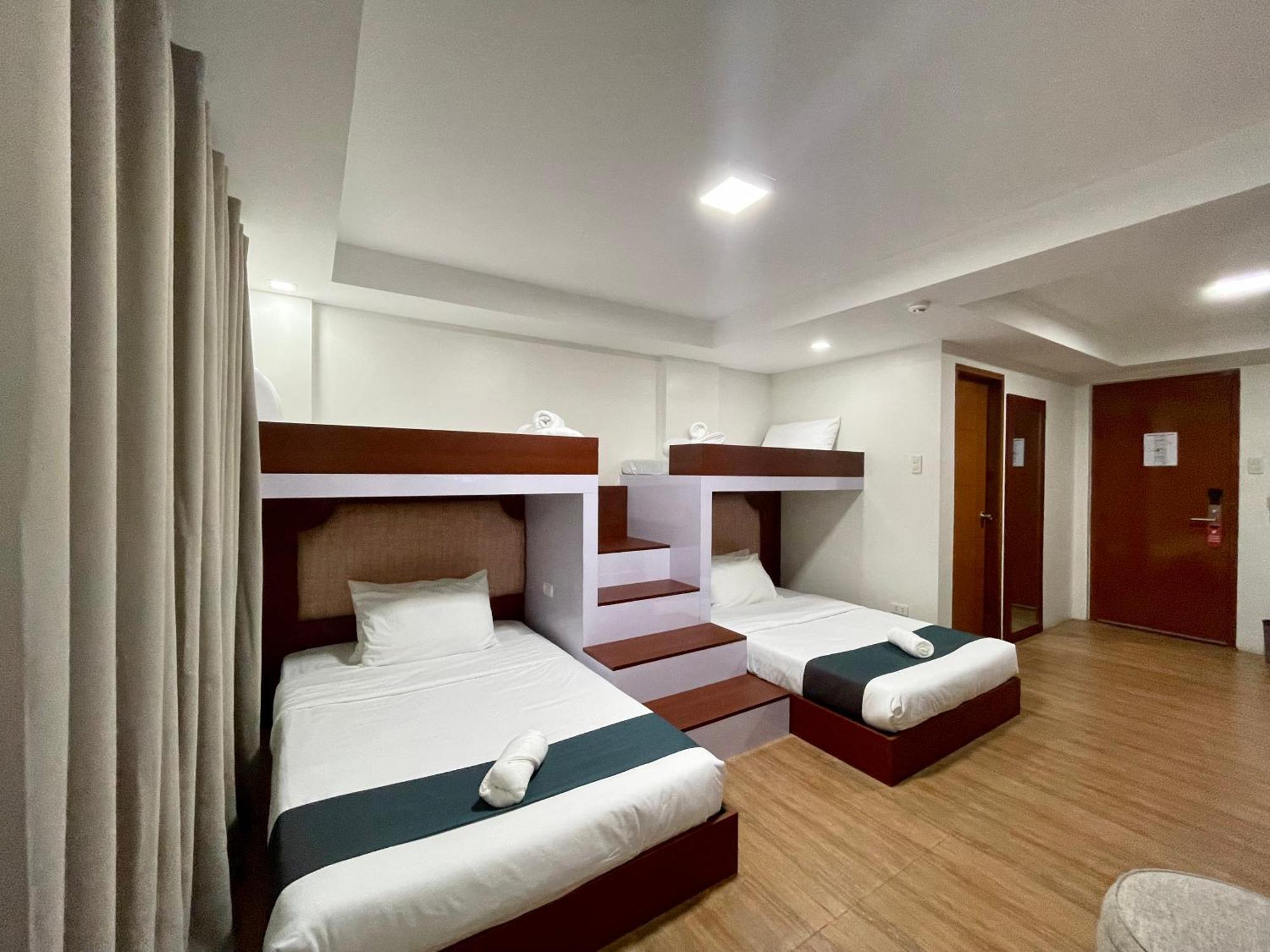 Staycation Hotel San Jose  外观 照片