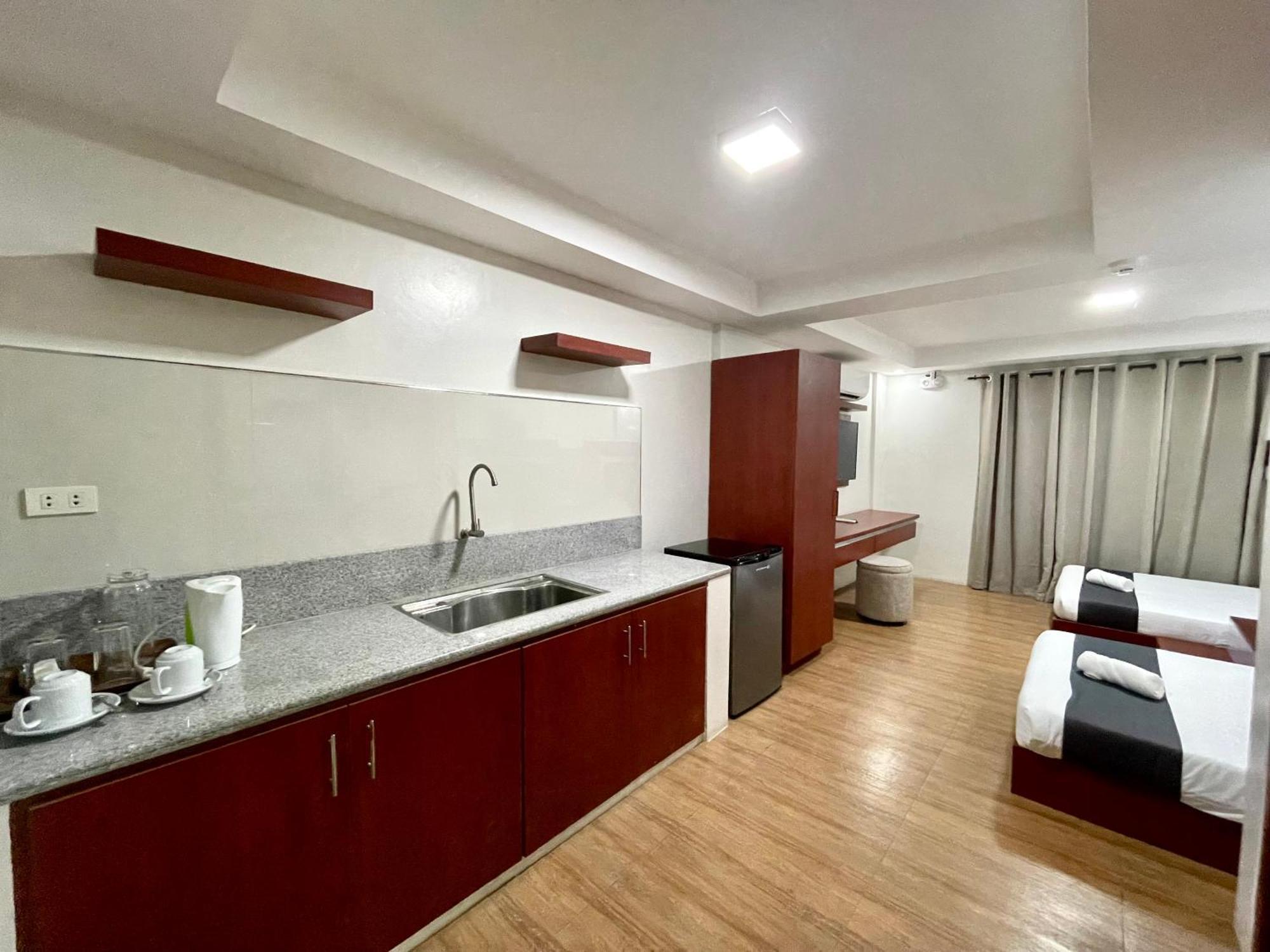 Staycation Hotel San Jose  外观 照片