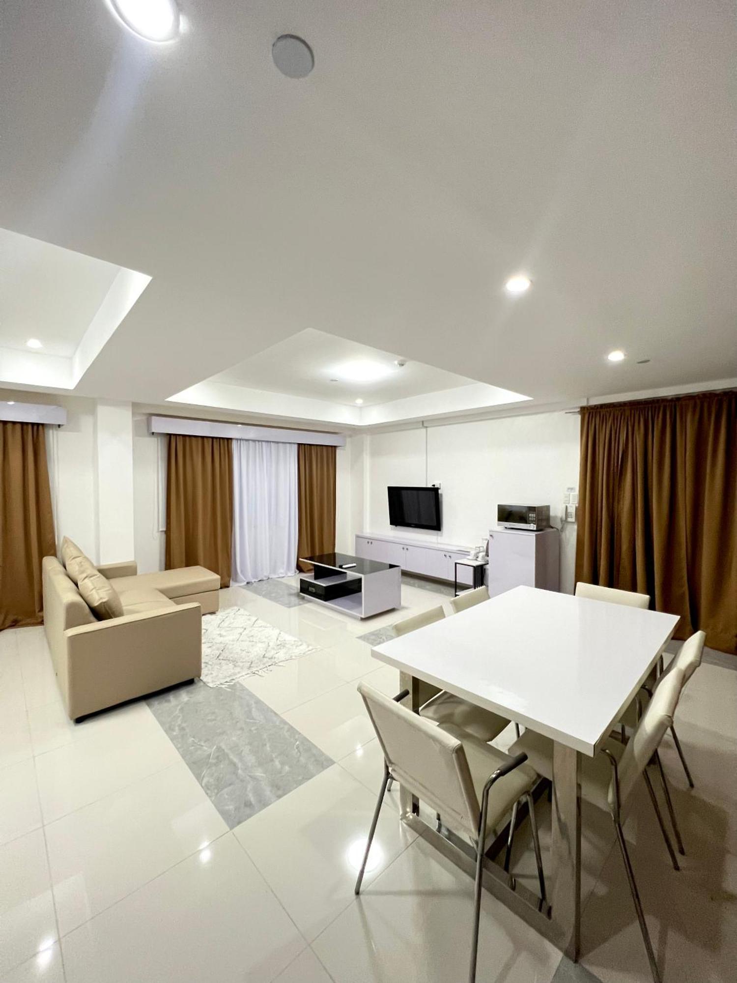 Staycation Hotel San Jose  外观 照片