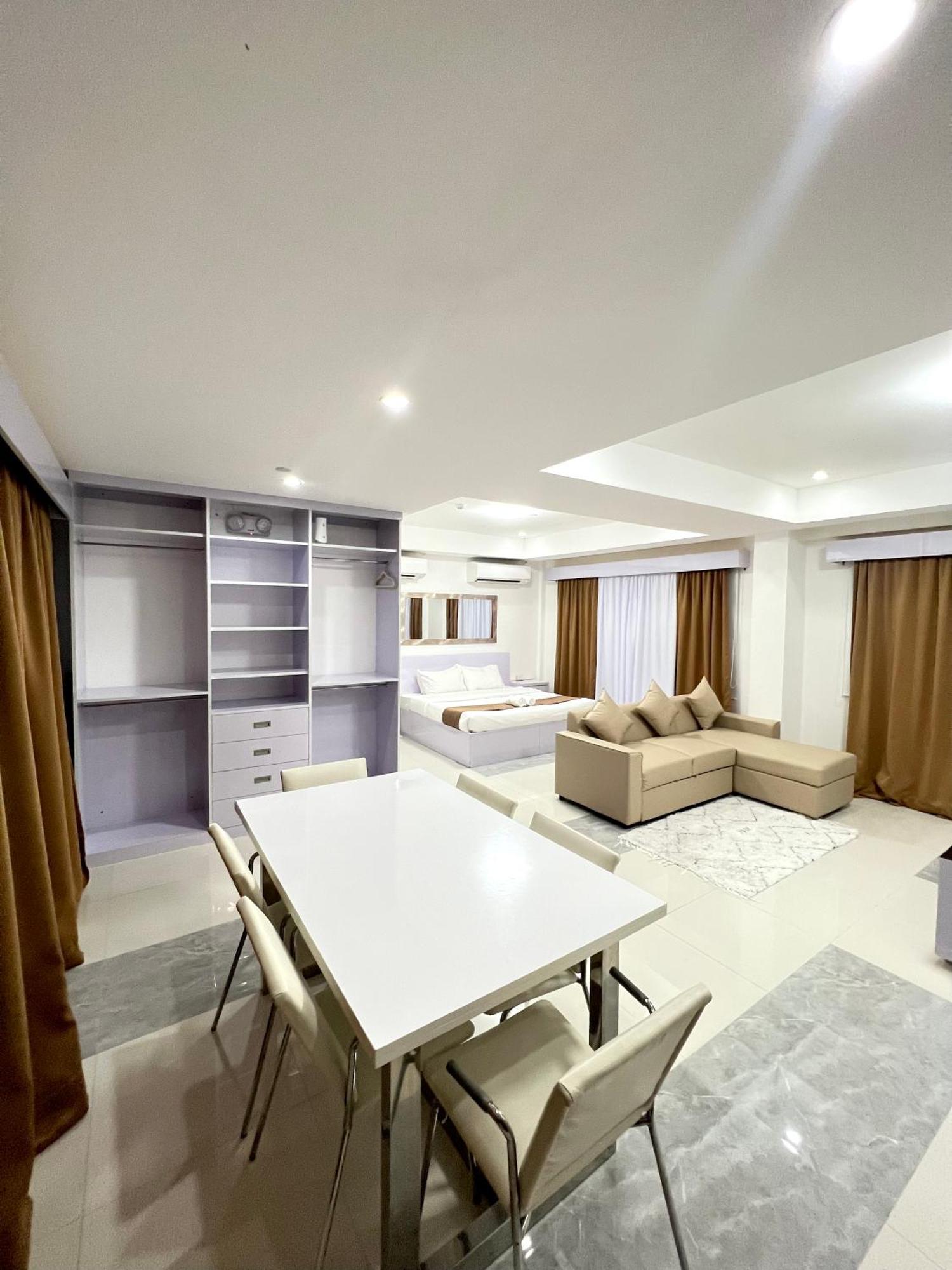 Staycation Hotel San Jose  外观 照片