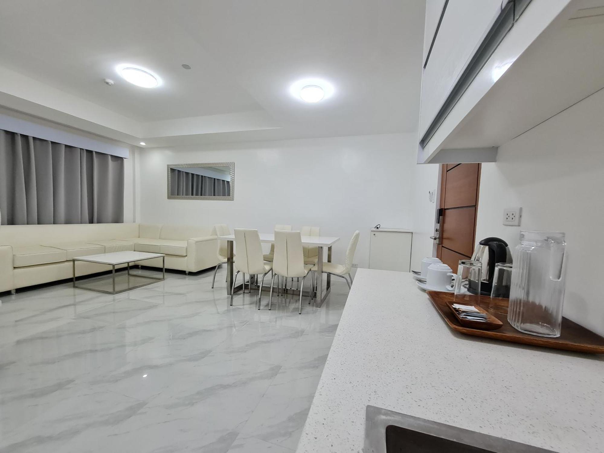 Staycation Hotel San Jose  外观 照片