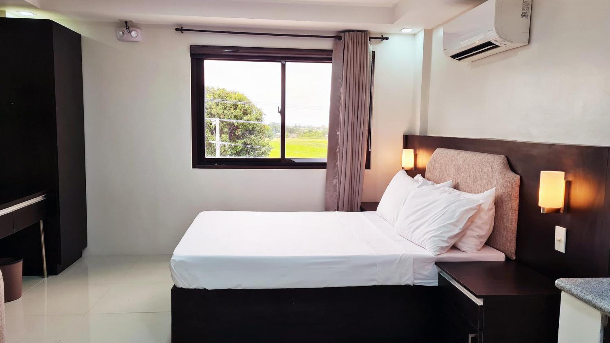 Staycation Hotel San Jose  外观 照片