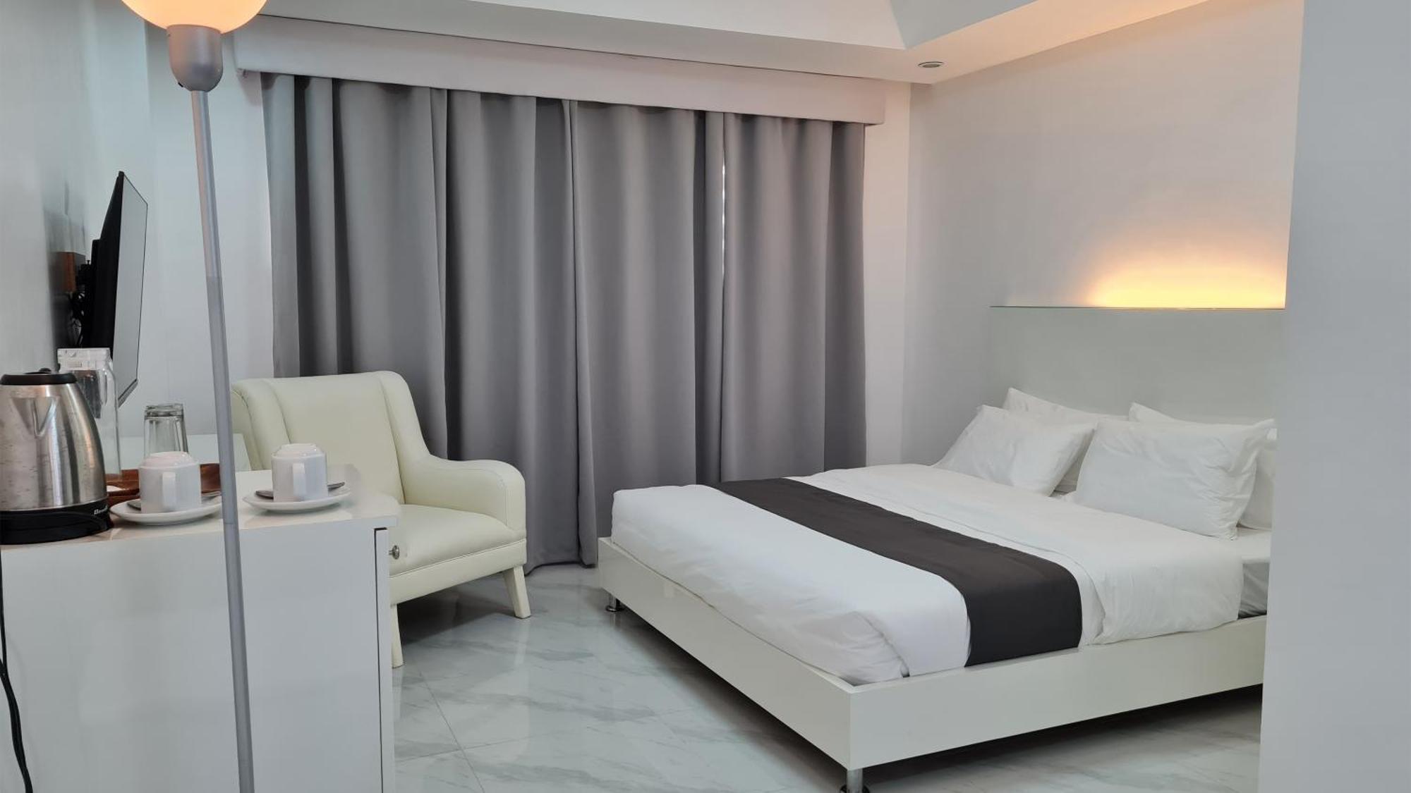 Staycation Hotel San Jose  外观 照片