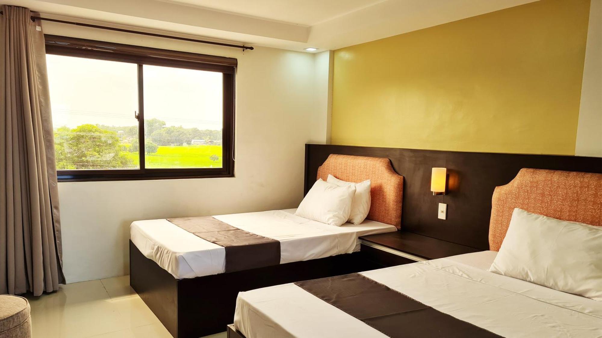 Staycation Hotel San Jose  外观 照片