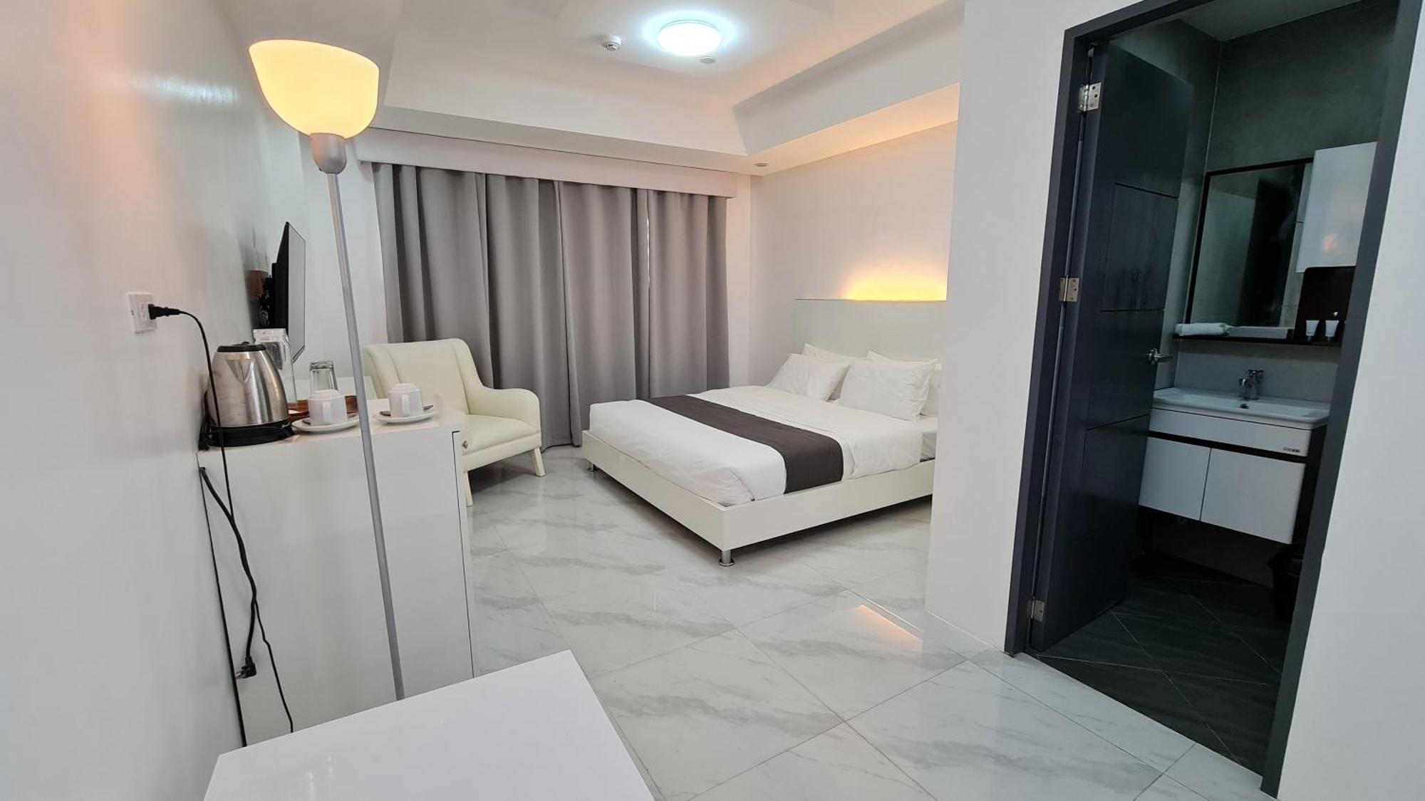 Staycation Hotel San Jose  外观 照片