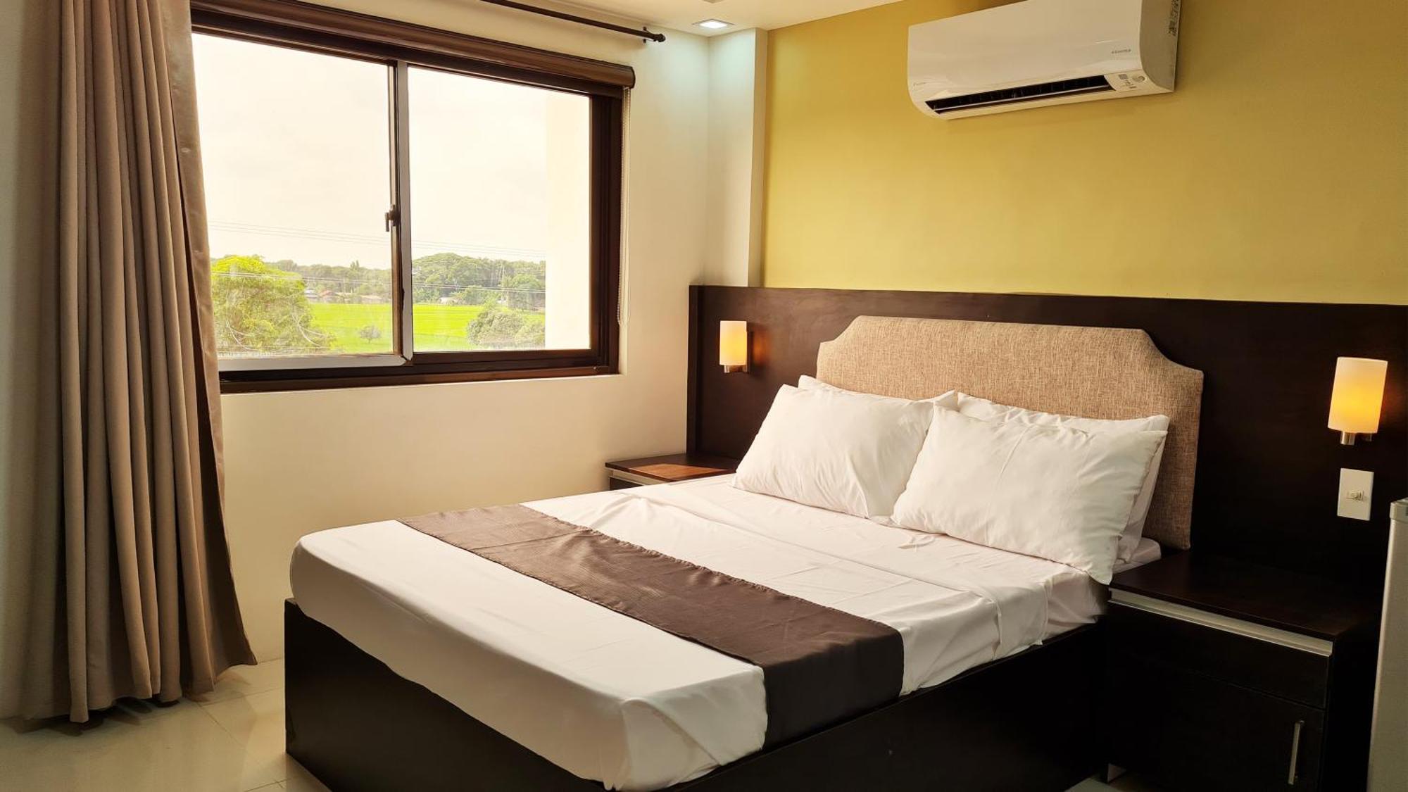 Staycation Hotel San Jose  外观 照片