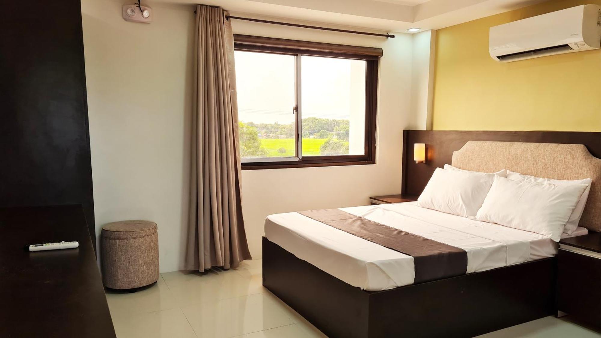 Staycation Hotel San Jose  外观 照片